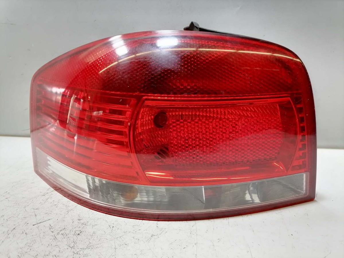 Audi A3 8P original R&uuml;cklicht R&uuml;ckleuchte Schlussleuchte links 3-T&uuml;rer Bj.2004